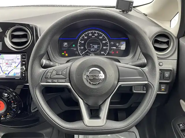 日産 ノート e－パワー X Vセレクション 宮城県 2020(令2)年 4.7万km ブリリアントホワイトパール 純正SDナビ/・BT接続/USB入力/・iPod/AM/FM/アラウンドビューモニター/・駐車ガイド/デジタルインナーミラー/前後ドライブレコーダー/日産E-POWER/安全装備/・レーンキープアシスト/・ふらつき防止/純正15インチAW/ドライブモード/・SPORT/・ECO/・NORMAL/プッシュスタート/禁煙車