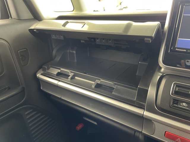 スズキ スペーシア ギア HYBRID XZ 岐阜県 2020(令2)年 2.7万km ブルーイッシュブラックパール3 社外SDナビ（CN-RE06WD)/フルセグ/BT/DVD/USB/全方位モニター/ビルトインETC/社外ドライブレコーダー/スズキセーフティサポート/デュアルカメラブレーキサポート/車線逸脱警報機能/誤発進抑制機能/先行車発進お知らせ機能/ヘッドアップディスプレイ/前席シートヒーター/アイドリングストップ/LEDオートライト/フォグランプ/両側パワースライドドア/サンシェード/シートバックテーブル/ルーフレール/純正フロアマット/サイドバイザー