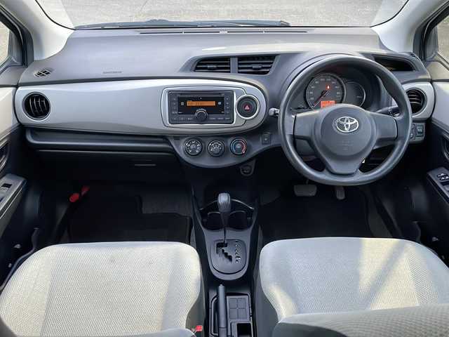 トヨタ ヴィッツ F 道東・釧路十勝 2014(平26)年 9万km ホワイトパールクリスタルシャイン オーディオ/寒冷地仕様/社外14インチAW/純正フロアマット/フォグランプ/ABS