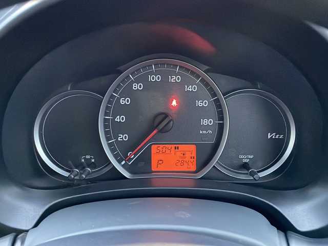 トヨタ ヴィッツ F 道東・釧路十勝 2014(平26)年 9万km ホワイトパールクリスタルシャイン オーディオ/寒冷地仕様/社外14インチAW/純正フロアマット/フォグランプ/ABS