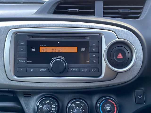 トヨタ ヴィッツ F 道東・釧路十勝 2014(平26)年 9万km ホワイトパールクリスタルシャイン オーディオ/寒冷地仕様/社外14インチAW/純正フロアマット/フォグランプ/ABS