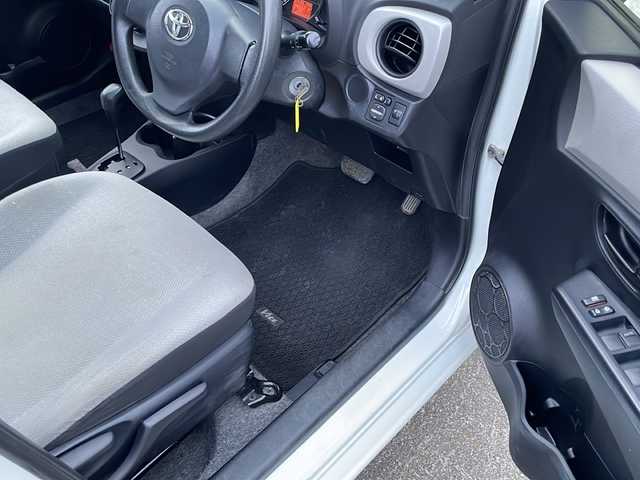 トヨタ ヴィッツ F 道東・釧路十勝 2014(平26)年 9万km ホワイトパールクリスタルシャイン オーディオ/寒冷地仕様/社外14インチAW/純正フロアマット/フォグランプ/ABS