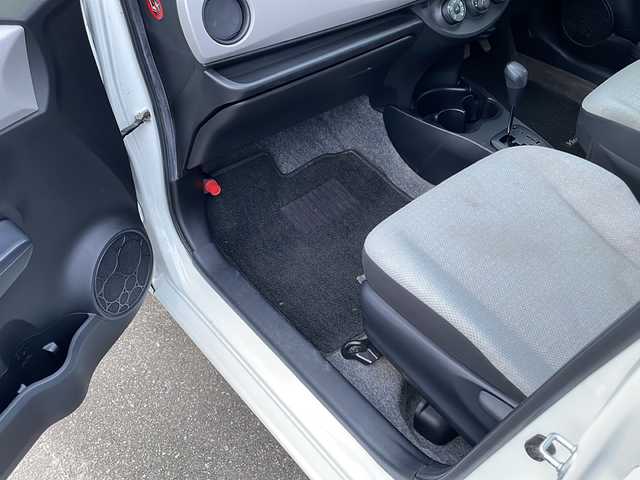 トヨタ ヴィッツ F 道東・釧路十勝 2014(平26)年 9万km ホワイトパールクリスタルシャイン オーディオ/寒冷地仕様/社外14インチAW/純正フロアマット/フォグランプ/ABS