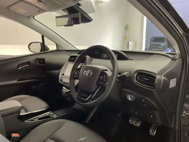 トヨタ プリウス S ツーリングセレ ブラックED 滋賀県 2021(令3)年 2.2万km プレシャスブラックパール 純正9インチナビ/【Bluetooth/USB/Miracast/フルセグTV】/バックカメラ/合皮シート/レーダークルーズコントロール/クリアランスソナー/レーンディパーチャーアラート/プリクラッシュセーフティ/LEDヘッドライト/オートマチックハイビーム/前後ドライブレコーダー/デジタルインナーミラー/ビルトインETC/D/Nシートヒーター/プッシュスタート/スマートキー/ステアリングリモコン/純正フロアマット