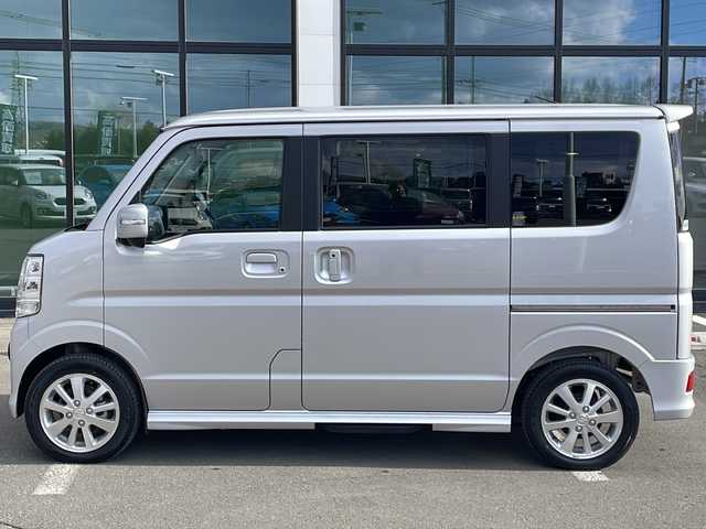 スズキ エブリィ ワゴン PZターボ スペシャル 道東・釧路十勝 2024(令6)年 0.4万km シルキーシルバーメタリック ・４WD/・純正ディスプレイオーディオ/（ラジオ・USB・ BT）/・バックカメラ/・両側パワースライドドア/・スマートキー/・プッシュスタート/・ステアリングスイッチ/・デュアルブレーキサポート/・アイドリングストップ/・コーナーセンサー/・フォグライト/・白線逸脱防止機能/・衝突被害軽減ブレーキ/・横滑り防止装置/・リアヒーター/・オートステップ/・運転席シートヒーター/・純正14インチアルミホイール/・保証書