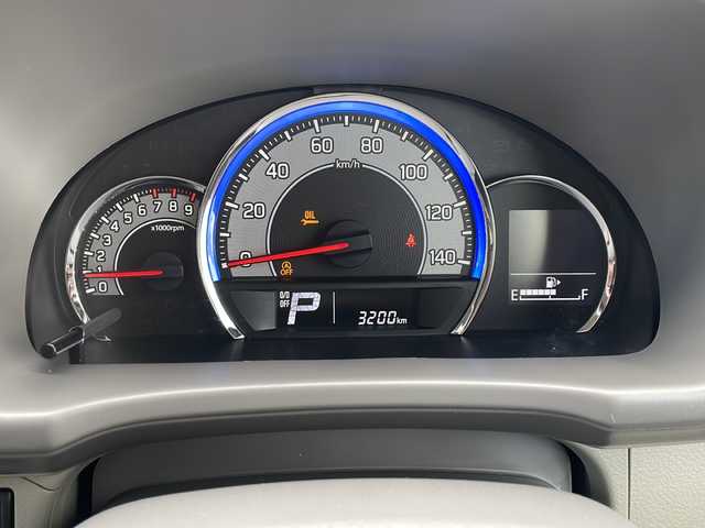 スズキ エブリィ ワゴン PZターボ スペシャル 道東・釧路十勝 2024(令6)年 0.4万km シルキーシルバーメタリック ・４WD/・純正ディスプレイオーディオ/（ラジオ・USB・ BT）/・バックカメラ/・両側パワースライドドア/・スマートキー/・プッシュスタート/・ステアリングスイッチ/・デュアルブレーキサポート/・アイドリングストップ/・コーナーセンサー/・フォグライト/・白線逸脱防止機能/・衝突被害軽減ブレーキ/・横滑り防止装置/・リアヒーター/・オートステップ/・運転席シートヒーター/・純正14インチアルミホイール/・保証書