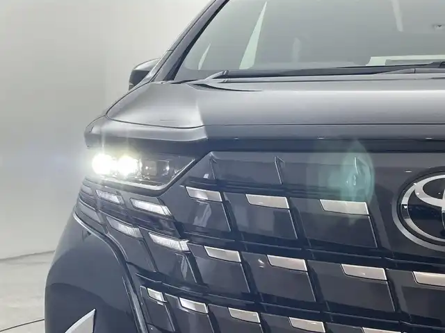 トヨタ アルファードハイブリット Z 福岡県 2024(令6)年 0.7万km ブラック 左右独立ムーンルーフ　/モデリスタエアロ／マフラー　/純正１４型ＤＡナビ／フルセグTV　/全方位カメラ　/ワイヤレス充電　/デジタルルームミラー　/ビルトインETC２．０　/ユニバーサルステップ　/トヨタセーフティセンス　/レーダークルーズコントロール　/コーナーセンサー　/衝突軽減ブレーキ　/レーンキープ　/ブラインドスポットモニター　/アクセル踏み間違い防止　/チームメイトアドバンストパーク　/両側電動スライドドア　/パワーバックドア　/シートベンチレーション／ヒーター　/ステアリングヒーター　/３眼ＬＥＤヘッドライト　/純正１８インチアルミホイール