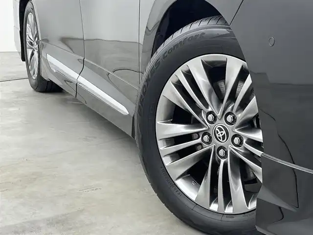 トヨタ アルファードハイブリット Z 福岡県 2024(令6)年 0.7万km ブラック 左右独立ムーンルーフ　/モデリスタエアロ／マフラー　/純正１４型ＤＡナビ／フルセグTV　/全方位カメラ　/ワイヤレス充電　/デジタルルームミラー　/ビルトインETC２．０　/ユニバーサルステップ　/トヨタセーフティセンス　/レーダークルーズコントロール　/コーナーセンサー　/衝突軽減ブレーキ　/レーンキープ　/ブラインドスポットモニター　/アクセル踏み間違い防止　/チームメイトアドバンストパーク　/両側電動スライドドア　/パワーバックドア　/シートベンチレーション／ヒーター　/ステアリングヒーター　/３眼ＬＥＤヘッドライト　/純正１８インチアルミホイール