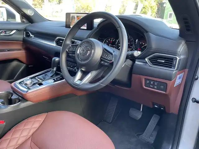 マツダ ＣＸ－８ 25T エクスクルーシブモード 埼玉県 2022(令4)年 0.6万km プラチナクォーツメタリック ワンオーナー禁煙車/サンルーフ/茶革シート/エアシート＆シートヒーター/BOSEサウンド/純正ナビTV/360度カメラ/ヘッドアップディスプレイ/前後ドラレコ/クリアランスソナー/パワーバックドア/純正19インチアルミ/ＬＥＤヘッドライト/ＢＳＭ/レーダークルーズコントロール/衝突軽減ブレーキ/プッシュスタート/スマートキーｘ２/走行５５６７キロ/保証書付整備手帳/取扱説明書
