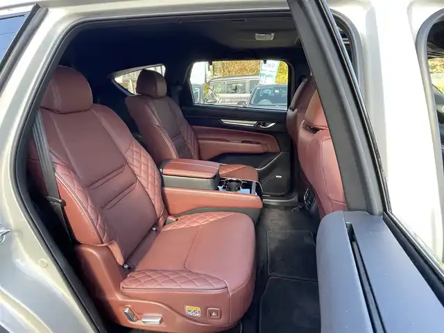 マツダ ＣＸ－８ 25T エクスクルーシブモード 埼玉県 2022(令4)年 0.6万km プラチナクォーツメタリック ワンオーナー禁煙車/サンルーフ/茶革シート/エアシート＆シートヒーター/BOSEサウンド/純正ナビTV/360度カメラ/ヘッドアップディスプレイ/前後ドラレコ/クリアランスソナー/パワーバックドア/純正19インチアルミ/ＬＥＤヘッドライト/ＢＳＭ/レーダークルーズコントロール/衝突軽減ブレーキ/プッシュスタート/スマートキーｘ２/走行５５６７キロ/保証書付整備手帳/取扱説明書