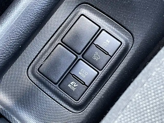 トヨタ アクア S スタイルブラック 群馬県 2018(平30)年 1.5万km シルバーM ワンオーナー/純正ナビ(NSZT-W68T)/CD・DVD・SD/Bluetooth・フルセグ/バックカメラ/ビルトインETC/ドライブレコーダー/ステアリングリモコン/衝突被害軽減ブレーキ/レーンキープアシスト/横滑り防止装置/アイドリングストップ/純正アルミホイール