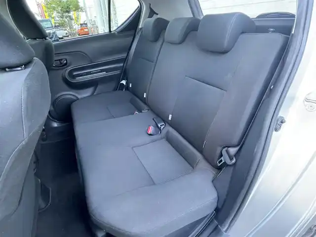 トヨタ アクア S スタイルブラック 群馬県 2018(平30)年 1.5万km シルバーM ワンオーナー/純正ナビ(NSZT-W68T)/CD・DVD・SD/Bluetooth・フルセグ/バックカメラ/ビルトインETC/ドライブレコーダー/ステアリングリモコン/衝突被害軽減ブレーキ/レーンキープアシスト/横滑り防止装置/アイドリングストップ/純正アルミホイール