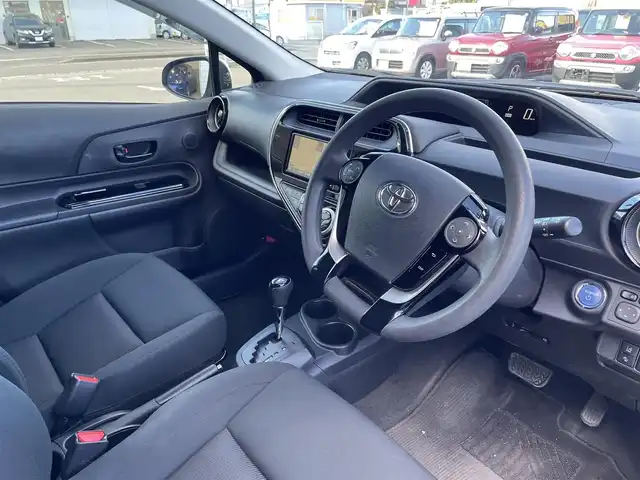 トヨタ アクア S スタイルブラック 群馬県 2018(平30)年 1.5万km シルバーM ワンオーナー/純正ナビ(NSZT-W68T)/CD・DVD・SD/Bluetooth・フルセグ/バックカメラ/ビルトインETC/ドライブレコーダー/ステアリングリモコン/衝突被害軽減ブレーキ/レーンキープアシスト/横滑り防止装置/アイドリングストップ/純正アルミホイール