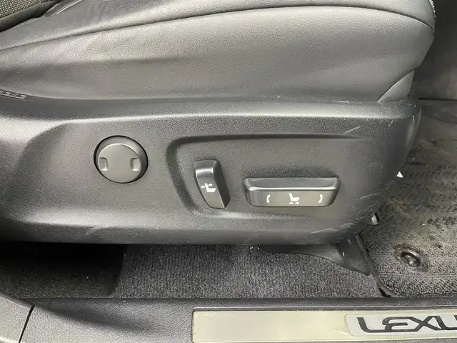 レクサス ＲＸ 450h Fスポーツ 道央・札幌 2020(令2)年 6.4万km グラファイトブラックガラスフレーク ・衝突軽減/・横滑り防止機能/・全方位カメラ/・メーカーナビ/・フルセグTV＆ＣＤ＆ＤＶＤ＆BT/・シートヒーター＆ベンチレーション/・パワーシート/・ヘッドアップディスプレイ/・ステアリングヒーター/・パワーバックドア/・オートハイビーム/・ブラインドスポットモニター/・オートライト/・オートエアコン/・ＥＴＣ２．０/・純正２０インチアルミホイール/・純正フロアマット/・３眼ＬＥＤヘッドライト/・ＬＥＤフォグランプ/・パドルシフト/・純正ドライブレコーダー/・スマートキー＆プッシュスタート