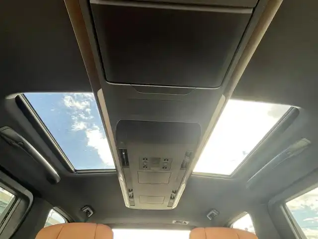 トヨタ ヴェルファイア ハイブリット Z プレミア 福岡県 2025(令7)年 0.1万km プラチナホワイトパールマイカ 純正14インチディスプレイナビ(フルセグTV/Bluetooth)/JBL/後席モニター/レーダークルーズコントロール/トヨタセーフティー/ムーンルーフ/コーナーセンサー/純正三眼LEDヘッドライト/シーケンシャルウィンカー/両側ユニバーサルステップ/全方位カメラ/ブラインドスポット/両側パワスラ/オットマン/電動リアゲート/デジタルインナーミラー/エアシート/シートヒーター/ETC/HDMI/純正フロアマット/純正フォグランプ/純正19インチアルミホイル/スマートキー　スペア1本/ステアリングスイッチ