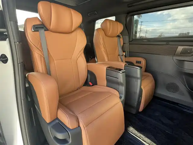 トヨタ ヴェルファイア ハイブリット Z プレミア 福岡県 2025(令7)年 0.1万km プラチナホワイトパールマイカ 純正14インチディスプレイナビ(フルセグTV/Bluetooth)/JBL/後席モニター/レーダークルーズコントロール/トヨタセーフティー/ムーンルーフ/コーナーセンサー/純正三眼LEDヘッドライト/シーケンシャルウィンカー/両側ユニバーサルステップ/全方位カメラ/ブラインドスポット/両側パワスラ/オットマン/電動リアゲート/デジタルインナーミラー/エアシート/シートヒーター/ETC/HDMI/純正フロアマット/純正フォグランプ/純正19インチアルミホイル/スマートキー　スペア1本/ステアリングスイッチ