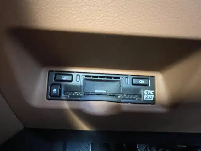 トヨタ ヴェルファイア ハイブリット Z プレミア 福岡県 2025(令7)年 0.1万km プラチナホワイトパールマイカ 純正14インチディスプレイナビ(フルセグTV/Bluetooth)/JBL/後席モニター/レーダークルーズコントロール/トヨタセーフティー/ムーンルーフ/コーナーセンサー/純正三眼LEDヘッドライト/シーケンシャルウィンカー/両側ユニバーサルステップ/全方位カメラ/ブラインドスポット/両側パワスラ/オットマン/電動リアゲート/デジタルインナーミラー/エアシート/シートヒーター/ETC/HDMI/純正フロアマット/純正フォグランプ/純正19インチアルミホイル/スマートキー　スペア1本/ステアリングスイッチ