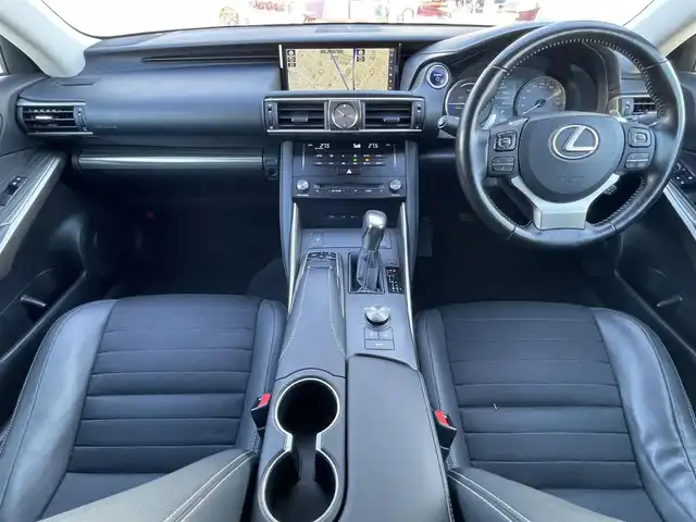 レクサス ＩＳ 300h 道央・札幌 2017(平29)年 8.3万km ソニッククォーツ ・４WD/・寒冷地仕様/・純正SDナビ/ＢＴ／ＳＤ／ＵＳＢ／ＡＵＸ／ＴＶ／ＣＤ／ＤＶＤ／ラジオ/・プリクラッシュ/・ブラインドスポットモニター/・前後ドライブレコーダー/・横滑り防止装置/・レーダークルーズ/・レーンキープアシスト/・純正AW/・シートヒーター/・ステアリングヒーター/・ＷＡＣ/・パドルシフト/・ETC2.0（ビルトイン）/・フォグランプ/・LEDヘッドライト/・パワーシート/・オートマチックハイビーム