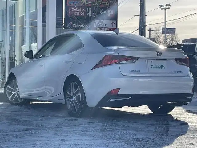 レクサス ＩＳ 300h 道央・札幌 2017(平29)年 8.3万km ソニッククォーツ ・４WD/・寒冷地仕様/・純正SDナビ/ＢＴ／ＳＤ／ＵＳＢ／ＡＵＸ／ＴＶ／ＣＤ／ＤＶＤ／ラジオ/・プリクラッシュ/・ブラインドスポットモニター/・前後ドライブレコーダー/・横滑り防止装置/・レーダークルーズ/・レーンキープアシスト/・純正AW/・シートヒーター/・ステアリングヒーター/・ＷＡＣ/・パドルシフト/・ETC2.0（ビルトイン）/・フォグランプ/・LEDヘッドライト/・パワーシート/・オートマチックハイビーム