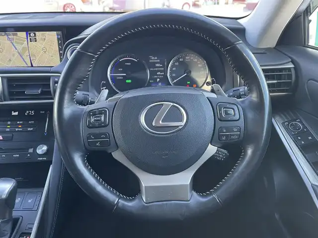 レクサス ＩＳ 300h 道央・札幌 2017(平29)年 8.3万km ソニッククォーツ ・４WD/・寒冷地仕様/・純正SDナビ/ＢＴ／ＳＤ／ＵＳＢ／ＡＵＸ／ＴＶ／ＣＤ／ＤＶＤ／ラジオ/・プリクラッシュ/・ブラインドスポットモニター/・前後ドライブレコーダー/・横滑り防止装置/・レーダークルーズ/・レーンキープアシスト/・純正AW/・シートヒーター/・ステアリングヒーター/・ＷＡＣ/・パドルシフト/・ETC2.0（ビルトイン）/・フォグランプ/・LEDヘッドライト/・パワーシート/・オートマチックハイビーム