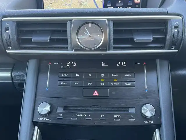 レクサス ＩＳ 300h 道央・札幌 2017(平29)年 8.3万km ソニッククォーツ ・４WD/・寒冷地仕様/・純正SDナビ/ＢＴ／ＳＤ／ＵＳＢ／ＡＵＸ／ＴＶ／ＣＤ／ＤＶＤ／ラジオ/・プリクラッシュ/・ブラインドスポットモニター/・前後ドライブレコーダー/・横滑り防止装置/・レーダークルーズ/・レーンキープアシスト/・純正AW/・シートヒーター/・ステアリングヒーター/・ＷＡＣ/・パドルシフト/・ETC2.0（ビルトイン）/・フォグランプ/・LEDヘッドライト/・パワーシート/・オートマチックハイビーム