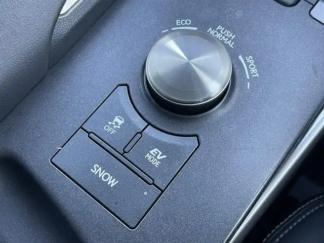 レクサス ＩＳ 300h 道央・札幌 2017(平29)年 8.3万km ソニッククォーツ ・４WD/・寒冷地仕様/・純正SDナビ/ＢＴ／ＳＤ／ＵＳＢ／ＡＵＸ／ＴＶ／ＣＤ／ＤＶＤ／ラジオ/・プリクラッシュ/・ブラインドスポットモニター/・前後ドライブレコーダー/・横滑り防止装置/・レーダークルーズ/・レーンキープアシスト/・純正AW/・シートヒーター/・ステアリングヒーター/・ＷＡＣ/・パドルシフト/・ETC2.0（ビルトイン）/・フォグランプ/・LEDヘッドライト/・パワーシート/・オートマチックハイビーム