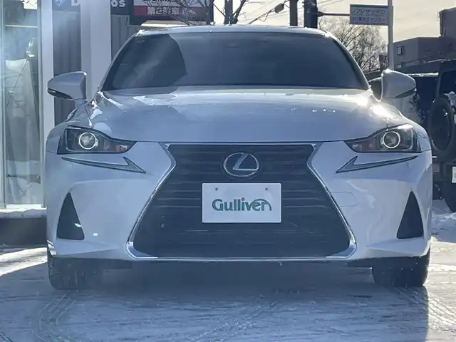 レクサス ＩＳ 300h 道央・札幌 2017(平29)年 8.3万km ソニッククォーツ ・４WD/・寒冷地仕様/・純正SDナビ/ＢＴ／ＳＤ／ＵＳＢ／ＡＵＸ／ＴＶ／ＣＤ／ＤＶＤ／ラジオ/・プリクラッシュ/・ブラインドスポットモニター/・前後ドライブレコーダー/・横滑り防止装置/・レーダークルーズ/・レーンキープアシスト/・純正AW/・シートヒーター/・ステアリングヒーター/・ＷＡＣ/・パドルシフト/・ETC2.0（ビルトイン）/・フォグランプ/・LEDヘッドライト/・パワーシート/・オートマチックハイビーム