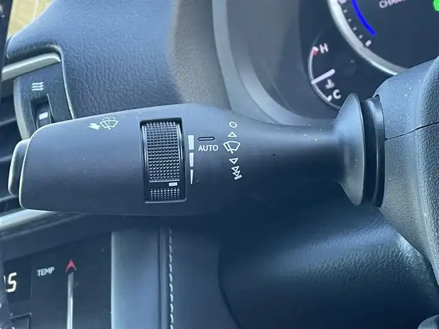 レクサス ＩＳ 300h 道央・札幌 2017(平29)年 8.3万km ソニッククォーツ ・４WD/・寒冷地仕様/・純正SDナビ/ＢＴ／ＳＤ／ＵＳＢ／ＡＵＸ／ＴＶ／ＣＤ／ＤＶＤ／ラジオ/・プリクラッシュ/・ブラインドスポットモニター/・前後ドライブレコーダー/・横滑り防止装置/・レーダークルーズ/・レーンキープアシスト/・純正AW/・シートヒーター/・ステアリングヒーター/・ＷＡＣ/・パドルシフト/・ETC2.0（ビルトイン）/・フォグランプ/・LEDヘッドライト/・パワーシート/・オートマチックハイビーム