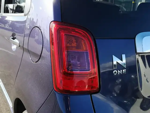 ホンダ Ｎ ＯＮＥ プレミアム Lパッケージ 茨城県 2013(平25)年 4.2万km プレミアムブルームーンパール 純正ナビ/【AM・FM・CD・USB・HDMI】/ETC/前後ドラレコ/アイドリングストップ/オートライト/Fフォグ/キセノンライト/横滑り防止装置/純正フロアマット/純正アルミホイール/電格ミラー/ウインカーミラー/ドアバイザー