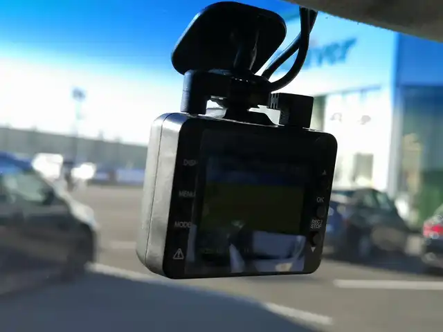 ホンダ Ｎ ＯＮＥ プレミアム Lパッケージ 茨城県 2013(平25)年 4.2万km プレミアムブルームーンパール 純正ナビ/【AM・FM・CD・USB・HDMI】/ETC/前後ドラレコ/アイドリングストップ/オートライト/Fフォグ/キセノンライト/横滑り防止装置/純正フロアマット/純正アルミホイール/電格ミラー/ウインカーミラー/ドアバイザー