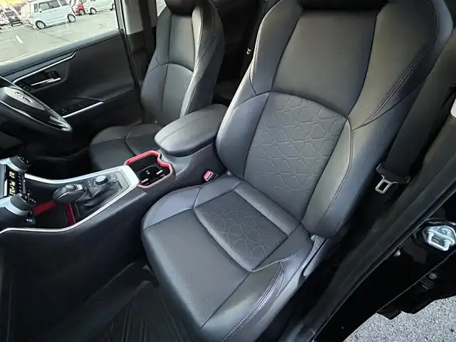 トヨタ ＲＡＶ４ アドベンチャー オフロードPKG 徳島県 2022(令4)年 1.4万km アティチュードブラックマイカ 純正9型ディスプレイオーディオ/Bluetooth/USB/バックカメラ/プリクラッシュセーフティ/レーダークルーズコントロール/レーンキープアシスト/ブラインドスポットモニター/オートハイビーム/ハーフレザーシート/シートヒーター&エアシート/D席メモリパワーシート/ステアリングヒーター/ETC/前後ドライブレコーダー/クリアランスソナー /LEDオートヘッドライト/フォグランプ/純正18インチAW/革巻きステアリング/ステアリングスイッチ/純正フロアマット/保証書/取扱説明書