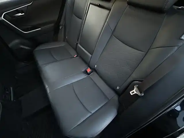 トヨタ ＲＡＶ４ アドベンチャー オフロードPKG 徳島県 2022(令4)年 1.4万km アティチュードブラックマイカ 純正9型ディスプレイオーディオ/Bluetooth/USB/バックカメラ/プリクラッシュセーフティ/レーダークルーズコントロール/レーンキープアシスト/ブラインドスポットモニター/オートハイビーム/ハーフレザーシート/シートヒーター&エアシート/D席メモリパワーシート/ステアリングヒーター/ETC/前後ドライブレコーダー/クリアランスソナー /LEDオートヘッドライト/フォグランプ/純正18インチAW/革巻きステアリング/ステアリングスイッチ/純正フロアマット/保証書/取扱説明書