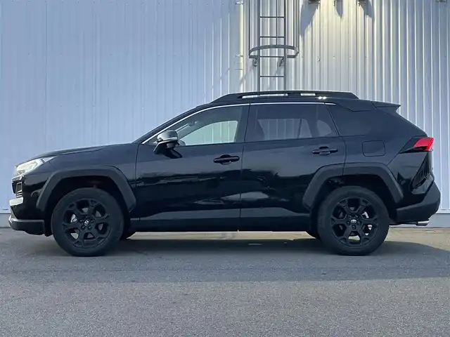 トヨタ ＲＡＶ４ アドベンチャー オフロードPKG 徳島県 2022(令4)年 1.4万km アティチュードブラックマイカ 純正9型ディスプレイオーディオ/Bluetooth/USB/バックカメラ/プリクラッシュセーフティ/レーダークルーズコントロール/レーンキープアシスト/ブラインドスポットモニター/オートハイビーム/ハーフレザーシート/シートヒーター&エアシート/D席メモリパワーシート/ステアリングヒーター/ETC/前後ドライブレコーダー/クリアランスソナー /LEDオートヘッドライト/フォグランプ/純正18インチAW/革巻きステアリング/ステアリングスイッチ/純正フロアマット/保証書/取扱説明書