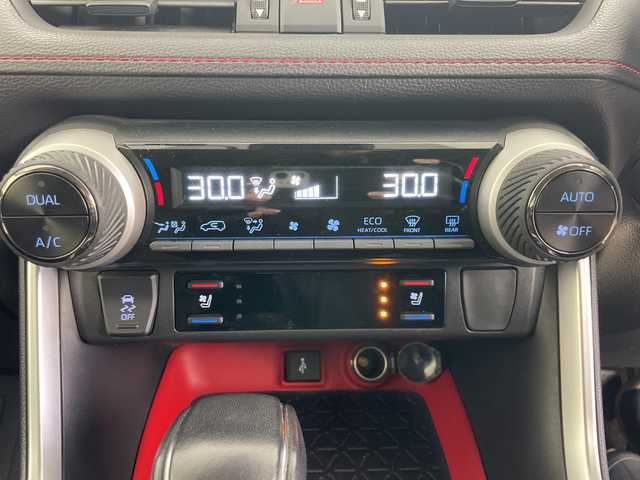 トヨタ ＲＡＶ４ アドベンチャー オフロードPKG 道央・札幌 2022(令4)年 1.4万km アティチュードブラックマイカ ・4WD/・純正ディスプレイオーディオ/・BT&USB&Miracast/・バックカメラ/・レーダークルーズコントロール/・衝突被害軽減ブレーキ/・ブラインドスポットモニター/・レザーシート/・D席メモリ機能付パワーシート/・前席シートヒーター&ベンチレーション/・ステアリングヒーター/・社外ドライブレコーダー前後/・ETC/・クリアランスソナー/・LEDヘッドライト/・オートライト/・オートマチックハイビーム/・スマートキー/・スペアキー