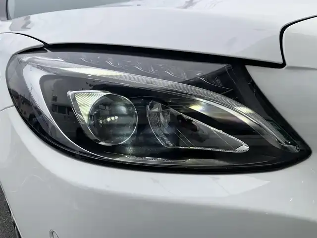 メルセデス・ベンツ Ｃ１８０ アバンギャルド 三重県 2014(平26)年 3.8万km 白 ♪走行37887km/♪ターボ/PRE-SAFEブレーキ/レーンキープアシスト/ブラインドスポットアシスト/アテンションアシスト/コーナーセンサー/ディストロニックプラス/スマートキー×2/プッシュスタート/ハーフレザーシート/前席シートヒーター/パワーシート/純正メーカーナビ/・6連チェンジャー(CD/DVD)/・DTV・SD・USB/・Bluetoothオーディオ/・バックカメラ/アイドリングストップ/アンビエントライト/イージーエントリー/純正17インチAW/LEDヘッドライト/リアフォグライト/オートライト/ウィンカーミラー/オートリトラクタブルミラー/革巻ステアリング/ステアリングスイッチ/パドルシフト/プライバシーガラス/フロアマット/ETC/サイド/カーテン/ニーエアバック