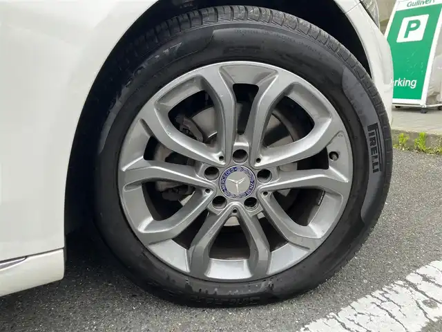 メルセデス・ベンツ Ｃ１８０ アバンギャルド 三重県 2014(平26)年 3.8万km 白 ♪走行37887km/♪ターボ/PRE-SAFEブレーキ/レーンキープアシスト/ブラインドスポットアシスト/アテンションアシスト/コーナーセンサー/ディストロニックプラス/スマートキー×2/プッシュスタート/ハーフレザーシート/前席シートヒーター/パワーシート/純正メーカーナビ/・6連チェンジャー(CD/DVD)/・DTV・SD・USB/・Bluetoothオーディオ/・バックカメラ/アイドリングストップ/アンビエントライト/イージーエントリー/純正17インチAW/LEDヘッドライト/リアフォグライト/オートライト/ウィンカーミラー/オートリトラクタブルミラー/革巻ステアリング/ステアリングスイッチ/パドルシフト/プライバシーガラス/フロアマット/ETC/サイド/カーテン/ニーエアバック