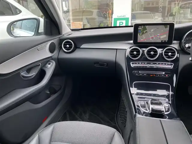 メルセデス・ベンツ Ｃ１８０ アバンギャルド 三重県 2014(平26)年 3.8万km 白 ♪走行37887km/♪ターボ/PRE-SAFEブレーキ/レーンキープアシスト/ブラインドスポットアシスト/アテンションアシスト/コーナーセンサー/ディストロニックプラス/スマートキー×2/プッシュスタート/ハーフレザーシート/前席シートヒーター/パワーシート/純正メーカーナビ/・6連チェンジャー(CD/DVD)/・DTV・SD・USB/・Bluetoothオーディオ/・バックカメラ/アイドリングストップ/アンビエントライト/イージーエントリー/純正17インチAW/LEDヘッドライト/リアフォグライト/オートライト/ウィンカーミラー/オートリトラクタブルミラー/革巻ステアリング/ステアリングスイッチ/パドルシフト/プライバシーガラス/フロアマット/ETC/サイド/カーテン/ニーエアバック