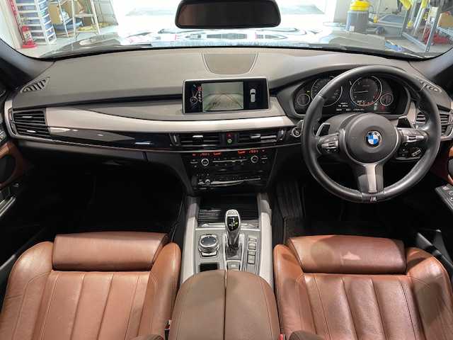 ＢＭＷ Ｘ５ xDrive 35d Mスポーツ 宮城県 2014(平26)年 9.4万km サファイアブラックP 4WD/ターボ/サンルーフ/ディーゼル/純正HDDナビ/バックカメラ/フルセグTV/CD/DVD/Bluetooth接続/衝突被害軽減システム/クルーズコントロール/レーンキープアシスト/コーナーセンサー前後/パドルシフト/ホールドブレーキ/電動リアゲート/3列シート/オットマン/レザーシート/シートメモリー/パワーシート/ルーフレール/LEDヘッドライト/オートライト/USB入力端子/純正ETC/純正アルミホイール/純正フロアマット