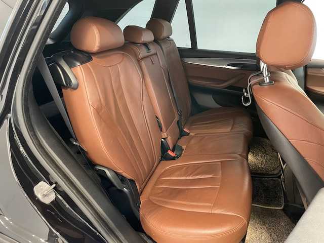 ＢＭＷ Ｘ５ xDrive 35d Mスポーツ 宮城県 2014(平26)年 9.4万km サファイアブラックP 4WD/ターボ/サンルーフ/ディーゼル/純正HDDナビ/バックカメラ/フルセグTV/CD/DVD/Bluetooth接続/衝突被害軽減システム/クルーズコントロール/レーンキープアシスト/コーナーセンサー前後/パドルシフト/ホールドブレーキ/電動リアゲート/3列シート/オットマン/レザーシート/シートメモリー/パワーシート/ルーフレール/LEDヘッドライト/オートライト/USB入力端子/純正ETC/純正アルミホイール/純正フロアマット