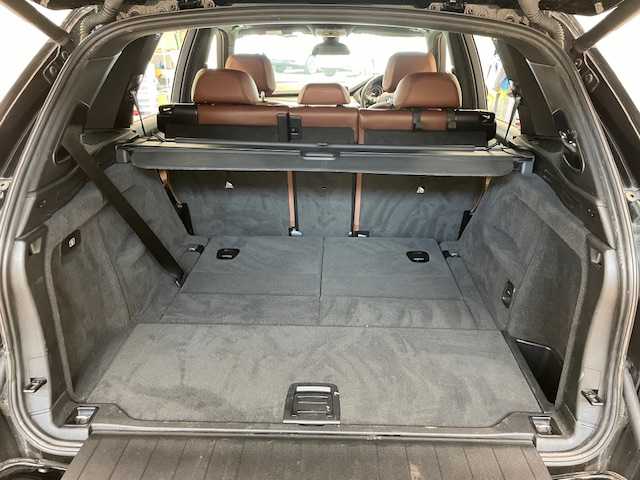 ＢＭＷ Ｘ５ xDrive 35d Mスポーツ 宮城県 2014(平26)年 9.4万km サファイアブラックP 4WD/ターボ/サンルーフ/ディーゼル/純正HDDナビ/バックカメラ/フルセグTV/CD/DVD/Bluetooth接続/衝突被害軽減システム/クルーズコントロール/レーンキープアシスト/コーナーセンサー前後/パドルシフト/ホールドブレーキ/電動リアゲート/3列シート/オットマン/レザーシート/シートメモリー/パワーシート/ルーフレール/LEDヘッドライト/オートライト/USB入力端子/純正ETC/純正アルミホイール/純正フロアマット