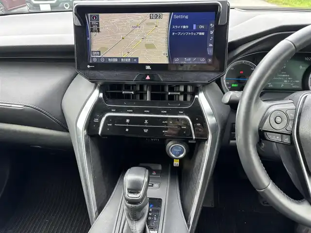 トヨタ ハリアー ハイブリッド Z レザーパッケージ 福岡県 2020(令2)年 7.7万km ホワイトパールクリスタルシャイン 12.3インチJBL純正ディスプレイオーディオ/・AppleCarPlay/・バックカメラ/・フルセグTV/・Bluetooth/・AUX/JBLサウンドスピーカー/プリクラッシュセーフティ/クリアランスソナー/ブラインドスポットモニター/リアクロストラフィックアラート/レーンキープアシスト/クルーズコントロール(追従有)/カーテンエアバッグ/ETC2.0/LEDオートライト/オートマチックハイビーム/レザーシート(シートヒーター、エアシート)/本革ステアリング(ステリングヒーター)/純正19インチアルミホイール/純正フロアマット