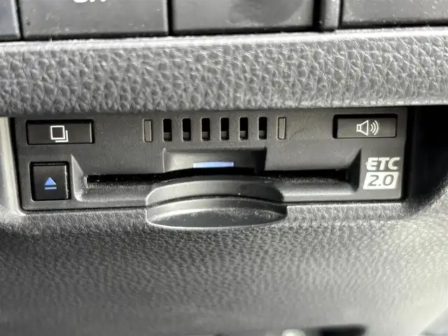 トヨタ ハリアー ハイブリッド Z レザーパッケージ 福岡県 2020(令2)年 7.7万km ホワイトパールクリスタルシャイン 12.3インチJBL純正ディスプレイオーディオ/・AppleCarPlay/・バックカメラ/・フルセグTV/・Bluetooth/・AUX/JBLサウンドスピーカー/プリクラッシュセーフティ/クリアランスソナー/ブラインドスポットモニター/リアクロストラフィックアラート/レーンキープアシスト/クルーズコントロール(追従有)/カーテンエアバッグ/ETC2.0/LEDオートライト/オートマチックハイビーム/レザーシート(シートヒーター、エアシート)/本革ステアリング(ステリングヒーター)/純正19インチアルミホイール/純正フロアマット