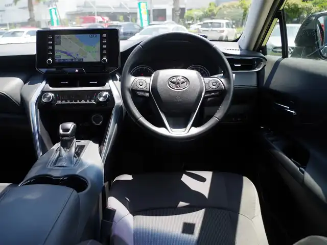 トヨタ ハリアー S 千葉県 2022(令4)年 5.3万km ブラック Toyota Safety Sense/・プリクラッシュセーフティ/・レーンディパーチャーアラート/・オートハイビーム/・レーダークルーズコントロール/純正コネクティッドナビ/【Bluetooth接続】/バックカメラ/ドライブレコーダー/革巻きステアリング/ステアリングスイッチ/ETC/LEDヘッドライト/ウインカーミラー/クリアランスソナー/純正17インチアルミホイル/サイド/カーテンエアバッグ/スマートキー