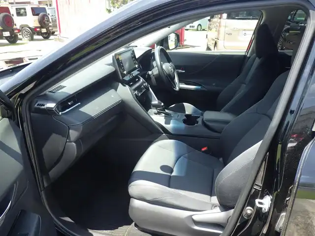 トヨタ ハリアー S 千葉県 2022(令4)年 5.3万km ブラック Toyota Safety Sense/・プリクラッシュセーフティ/・レーンディパーチャーアラート/・オートハイビーム/・レーダークルーズコントロール/純正コネクティッドナビ/【Bluetooth接続】/バックカメラ/ドライブレコーダー/革巻きステアリング/ステアリングスイッチ/ETC/LEDヘッドライト/ウインカーミラー/クリアランスソナー/純正17インチアルミホイル/サイド/カーテンエアバッグ/スマートキー