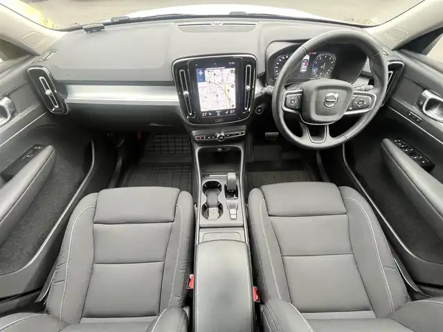 ボルボ ＸＣ４０ B4 モメンタム 静岡県 2021(令3)年 3.9万km アイスホワイト アダプティブクルーズコントロール/純正ナビ/（フルセグ/Bluetooth/USB)/CarPlay /360°カメラ/レーンキープアシスト/BLIS/クロストラフィックアラート/シートヒーター/パワーシート/ステアリングヒーター/メモリーシート/オートホールド機能/ワンオーナー/LEDヘッドライト/フォグランプ/電動リアゲート/前後クリアランスソナー/純正18インチアルミホイール/ETC/純正フロアマット