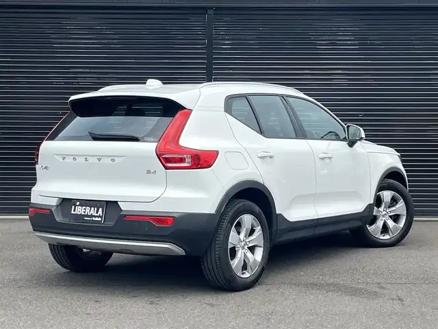 ボルボ ＸＣ４０ B4 モメンタム 静岡県 2021(令3)年 3.9万km アイスホワイト アダプティブクルーズコントロール/純正ナビ/（フルセグ/Bluetooth/USB)/CarPlay /360°カメラ/レーンキープアシスト/BLIS/クロストラフィックアラート/シートヒーター/パワーシート/ステアリングヒーター/メモリーシート/オートホールド機能/ワンオーナー/LEDヘッドライト/フォグランプ/電動リアゲート/前後クリアランスソナー/純正18インチアルミホイール/ETC/純正フロアマット