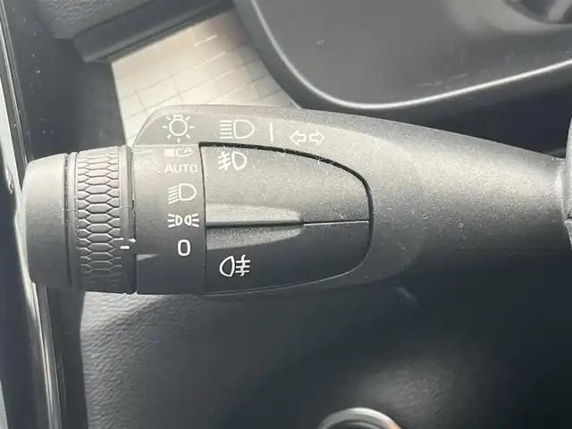 ボルボ ＸＣ４０ B4 モメンタム 静岡県 2021(令3)年 3.9万km アイスホワイト アダプティブクルーズコントロール/純正ナビ/（フルセグ/Bluetooth/USB)/CarPlay /360°カメラ/レーンキープアシスト/BLIS/クロストラフィックアラート/シートヒーター/パワーシート/ステアリングヒーター/メモリーシート/オートホールド機能/ワンオーナー/LEDヘッドライト/フォグランプ/電動リアゲート/前後クリアランスソナー/純正18インチアルミホイール/ETC/純正フロアマット