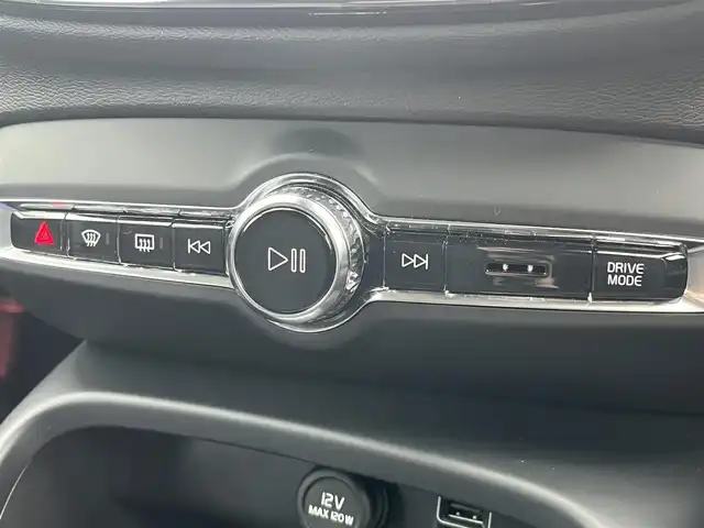 ボルボ ＸＣ４０ B4 モメンタム 静岡県 2021(令3)年 3.9万km アイスホワイト アダプティブクルーズコントロール/純正ナビ/（フルセグ/Bluetooth/USB)/CarPlay /360°カメラ/レーンキープアシスト/BLIS/クロストラフィックアラート/シートヒーター/パワーシート/ステアリングヒーター/メモリーシート/オートホールド機能/ワンオーナー/LEDヘッドライト/フォグランプ/電動リアゲート/前後クリアランスソナー/純正18インチアルミホイール/ETC/純正フロアマット