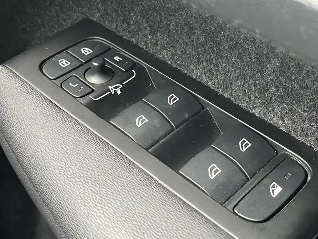 ボルボ ＸＣ４０ B4 モメンタム 静岡県 2021(令3)年 3.9万km アイスホワイト アダプティブクルーズコントロール/純正ナビ/（フルセグ/Bluetooth/USB)/CarPlay /360°カメラ/レーンキープアシスト/BLIS/クロストラフィックアラート/シートヒーター/パワーシート/ステアリングヒーター/メモリーシート/オートホールド機能/ワンオーナー/LEDヘッドライト/フォグランプ/電動リアゲート/前後クリアランスソナー/純正18インチアルミホイール/ETC/純正フロアマット