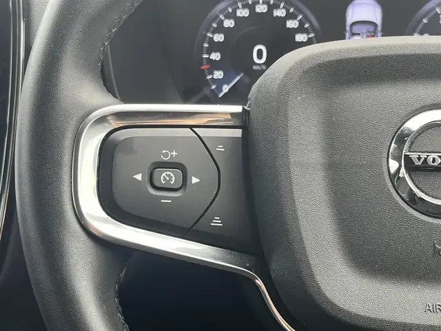 ボルボ ＸＣ４０ B4 モメンタム 静岡県 2021(令3)年 3.9万km アイスホワイト アダプティブクルーズコントロール/純正ナビ/（フルセグ/Bluetooth/USB)/CarPlay /360°カメラ/レーンキープアシスト/BLIS/クロストラフィックアラート/シートヒーター/パワーシート/ステアリングヒーター/メモリーシート/オートホールド機能/ワンオーナー/LEDヘッドライト/フォグランプ/電動リアゲート/前後クリアランスソナー/純正18インチアルミホイール/ETC/純正フロアマット